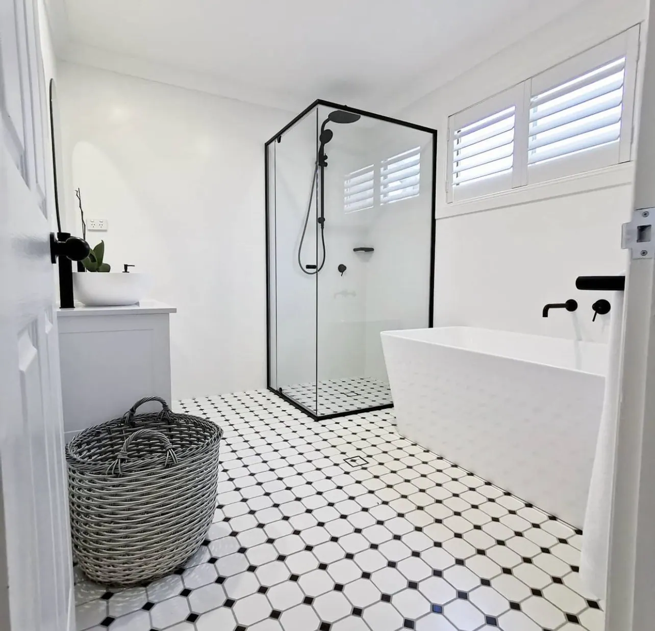 Leaking taps work by Shoreside Plumbing near Carrara
