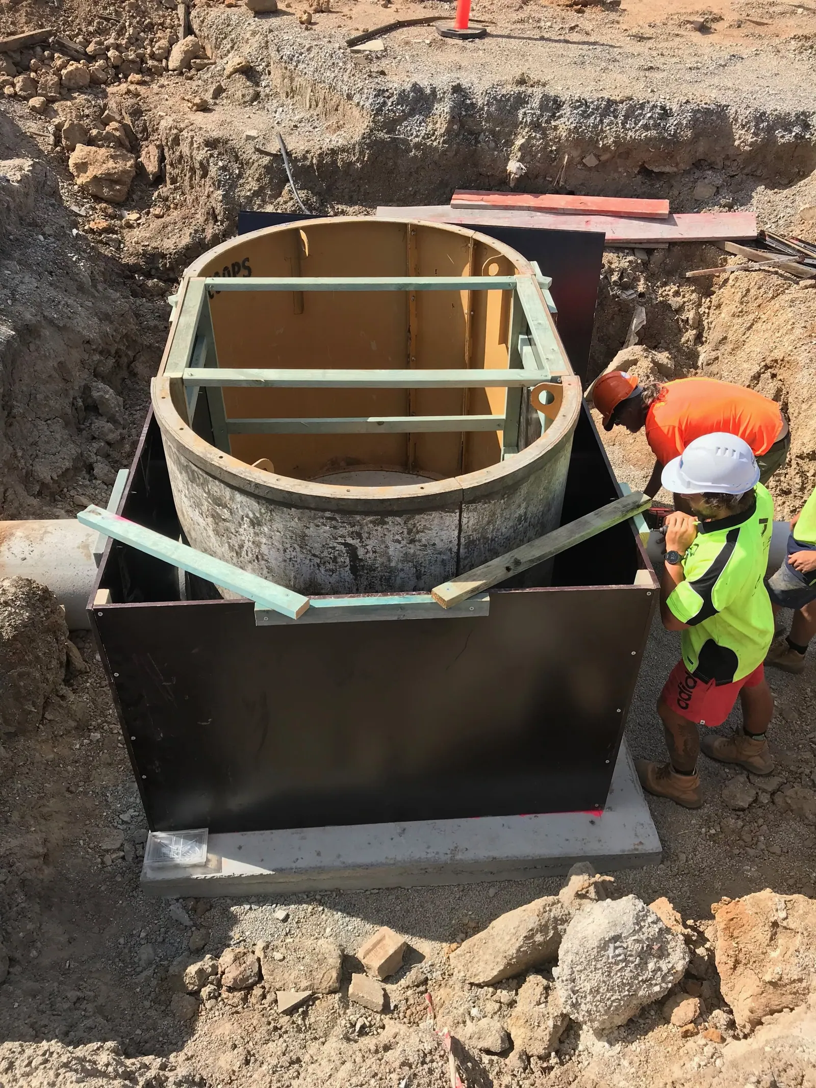 Stormwater pit installation in an excavation